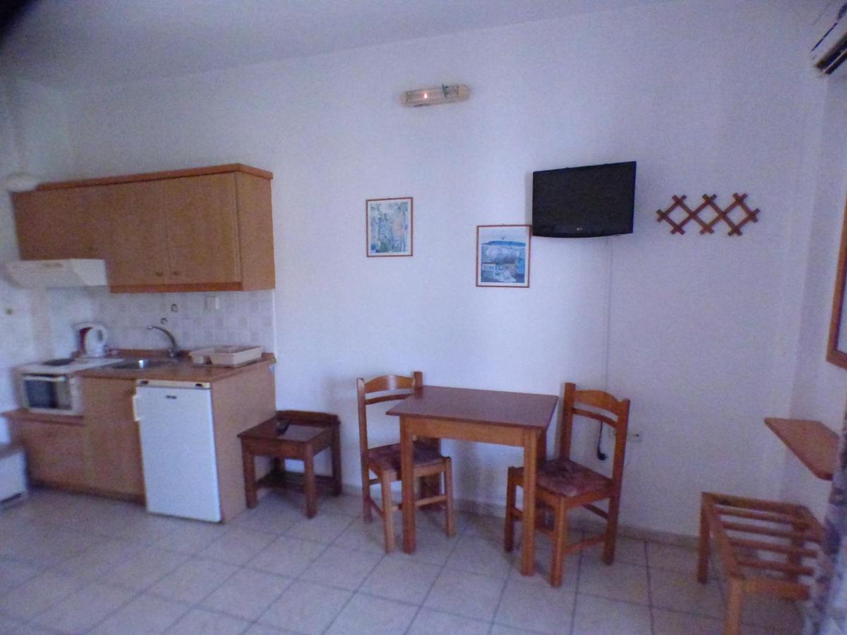 הרסוניסוס Eleni Apartments מראה חיצוני תמונה