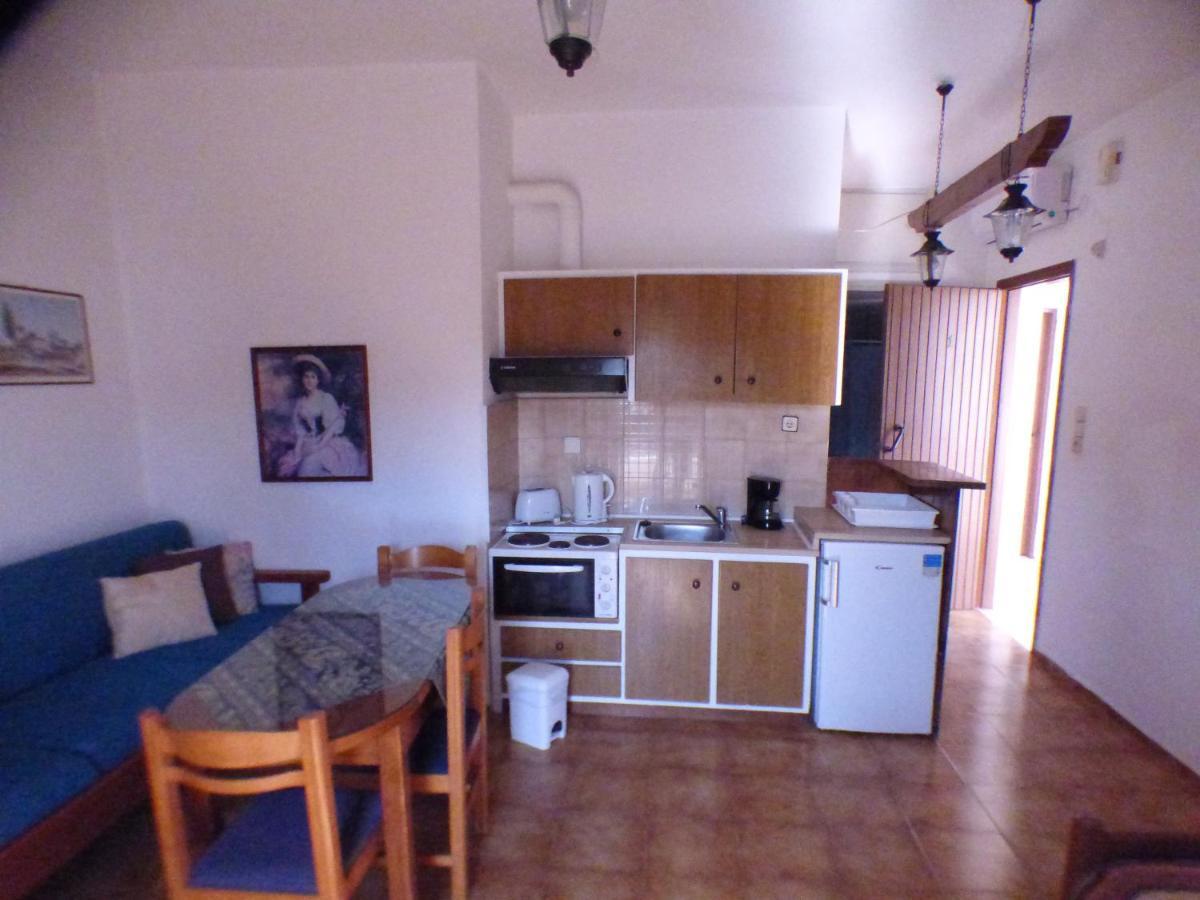 הרסוניסוס Eleni Apartments מראה חיצוני תמונה